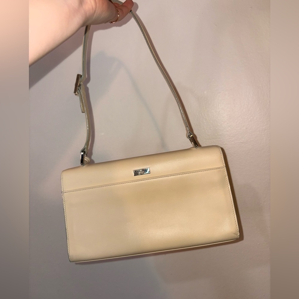 Gucci cream padlock bag with gold Accents. With box and dust bag . - Picture 3 of 16